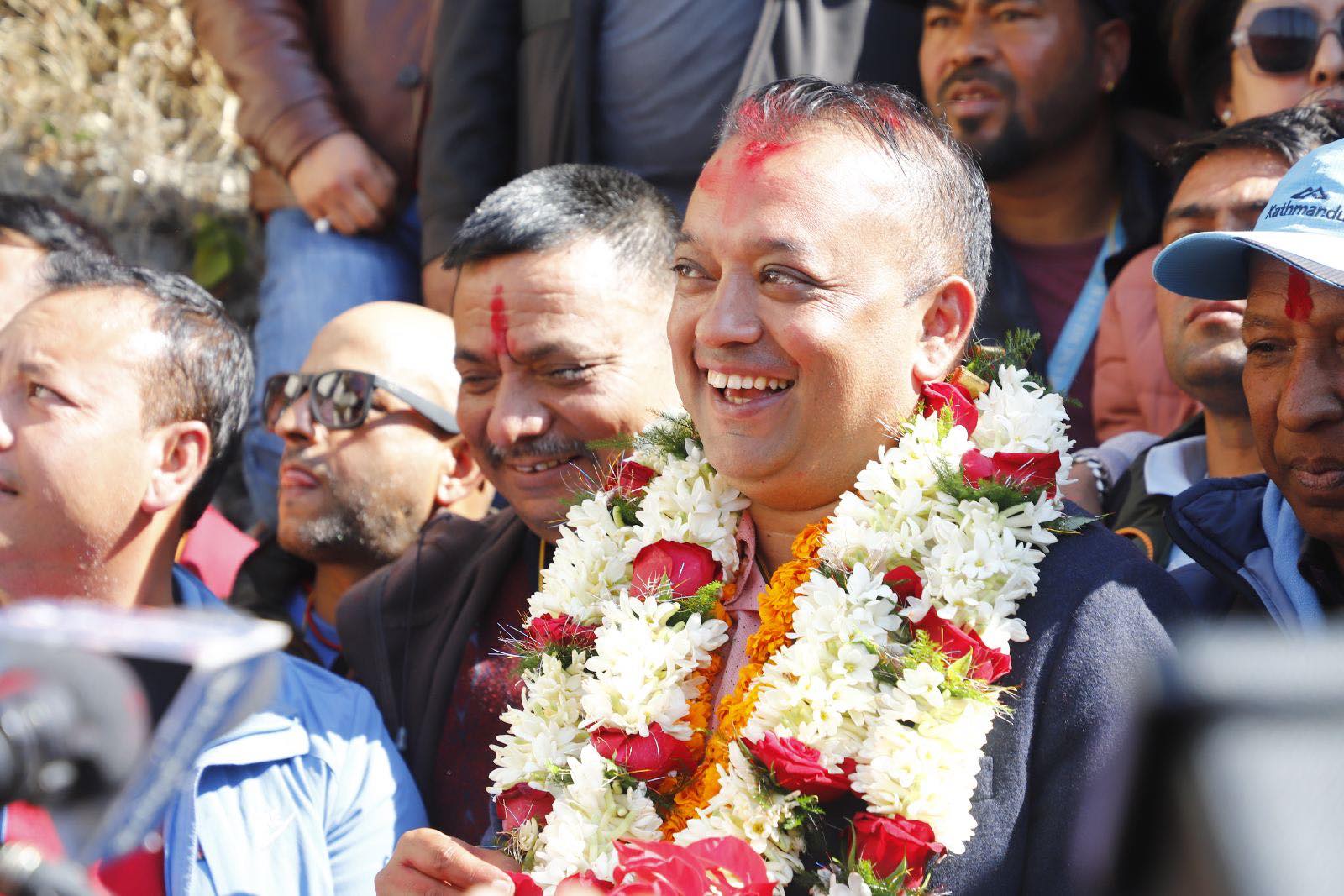 तस्बिरमा गगन थापाको विजयोत्सव