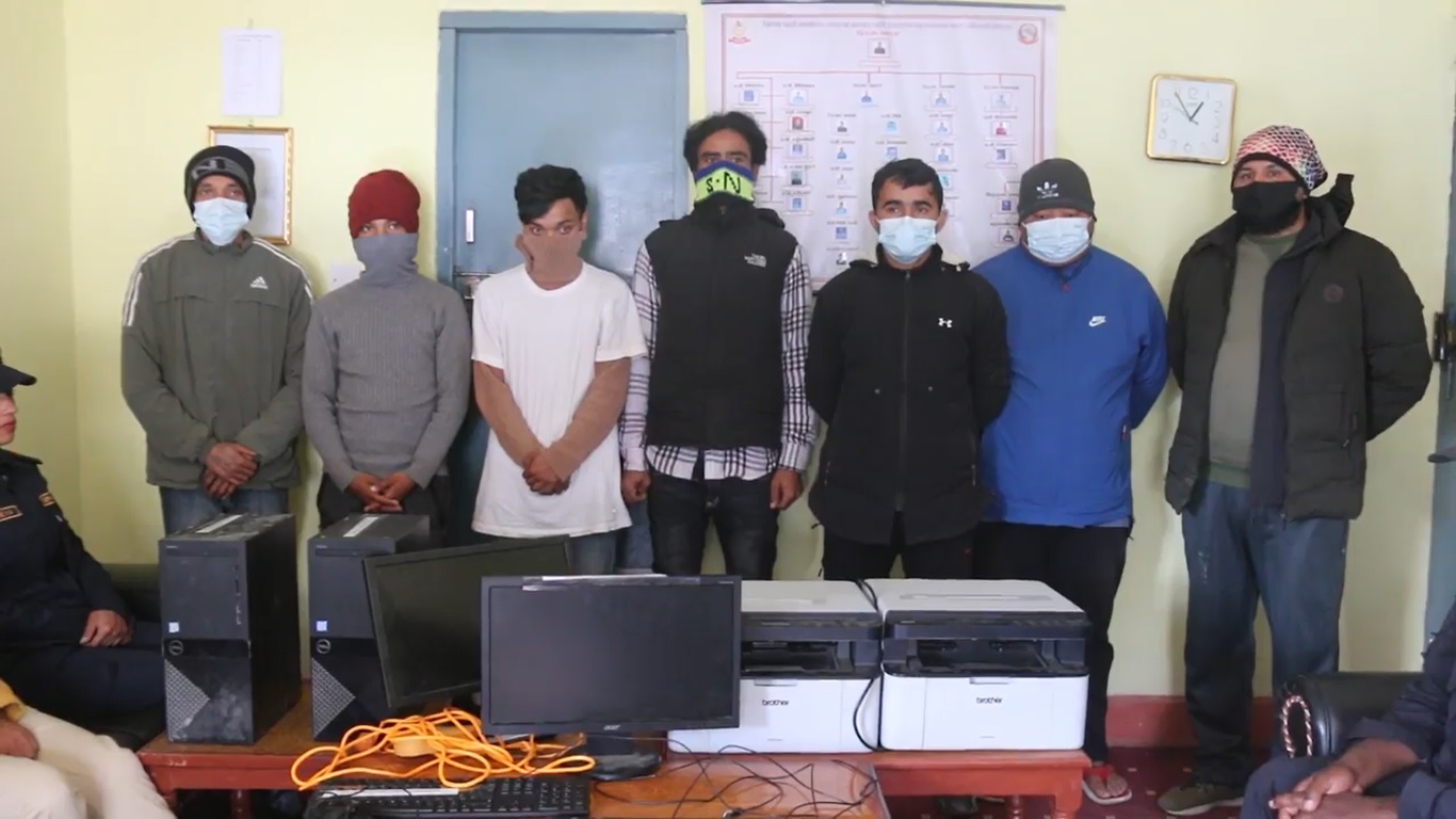 विद्यालयबाट कम्प्युटर चोर्ने सात जना पक्राउ