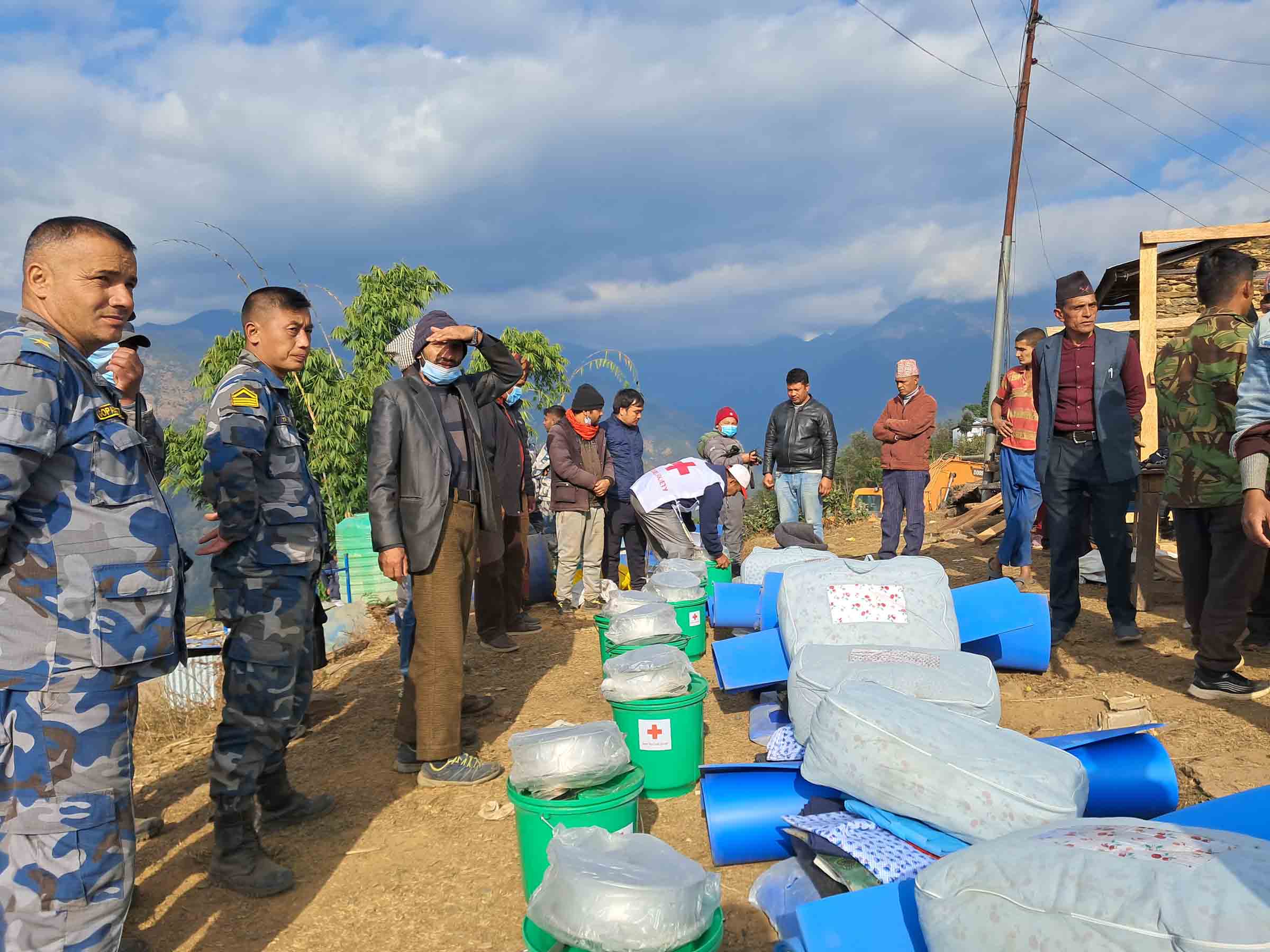 बाक्सिला बजारका अग्नि पीडितलाई रेडक्रसको राहत