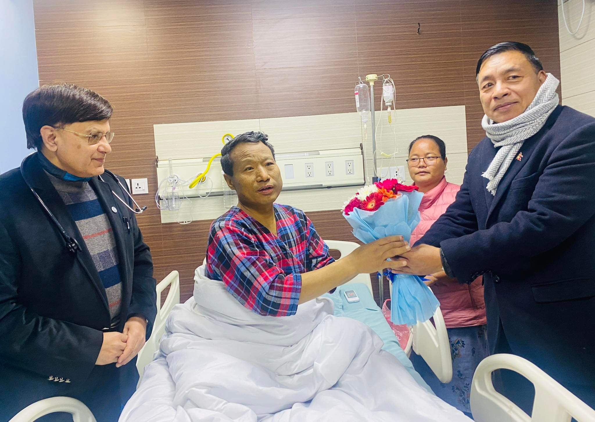 उपराष्ट्रपतिले भेटे वर्षमान पुनलाई