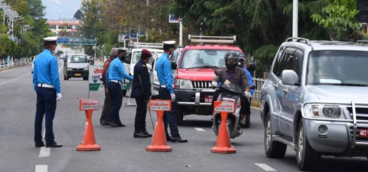 लापसे गरेर गाडी चलाउँछन् चालक