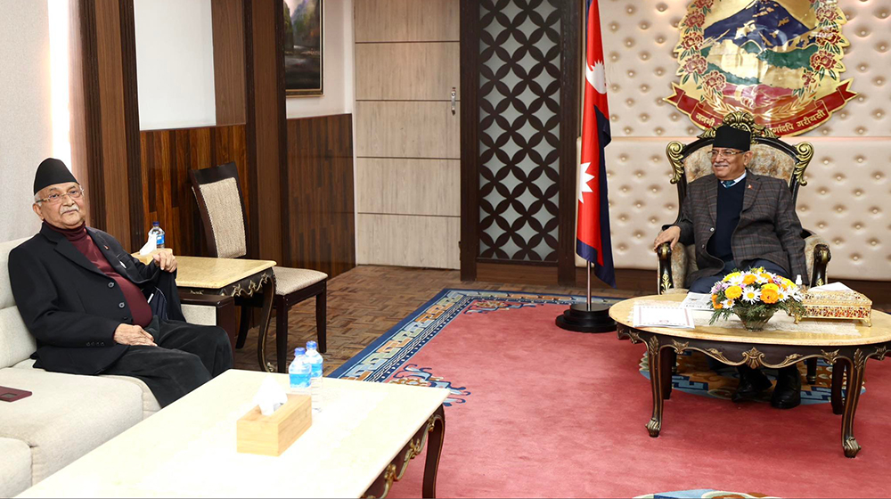 प्रधानमन्त्री भेट्न एमाले अध्यक्ष ओली बालुवाटारमा