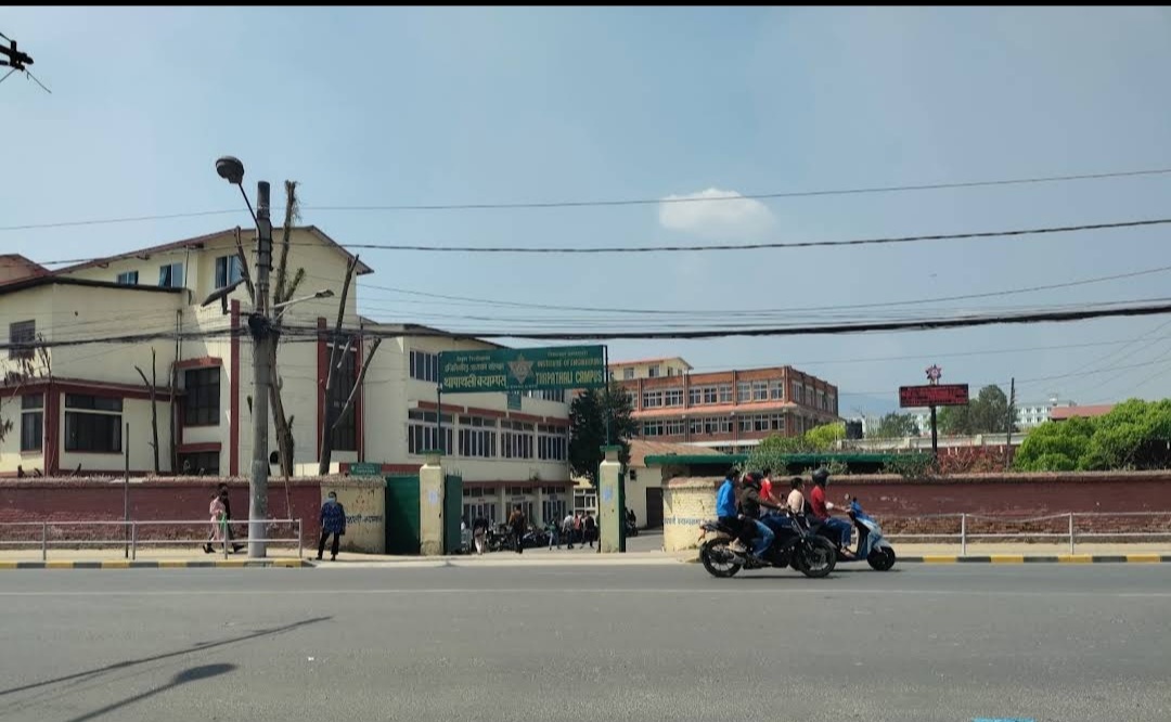 विद्यार्थीले बनाए हातको इशारालाई शब्दमा रुपान्तरण गरी आवाज निकाल्ने उपकरण