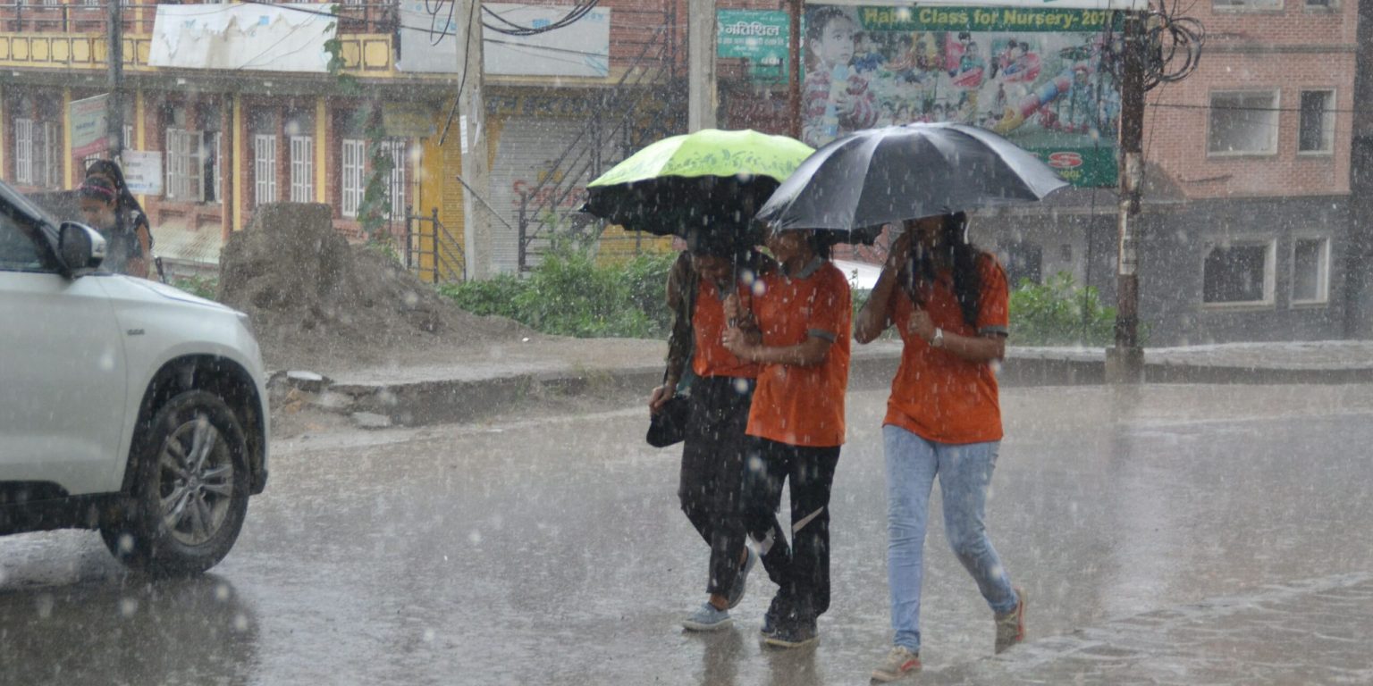 पश्चिमी वायुको प्रभावले वर्षा