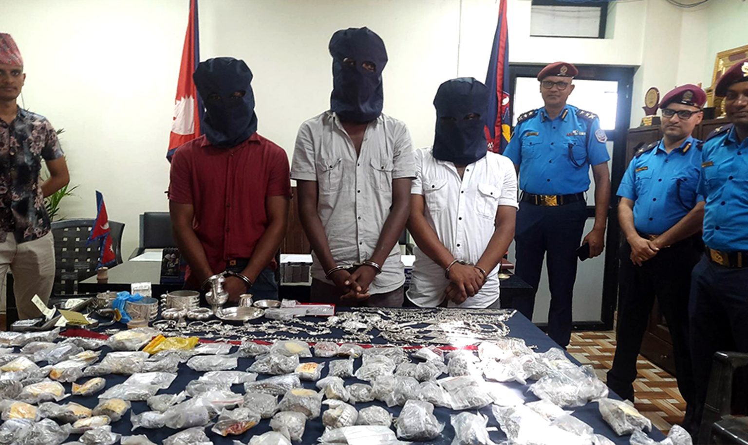 ६१ लाखको सुनचाँदीका गरगहना चोरीमा संलग्न तीन पक्राउ