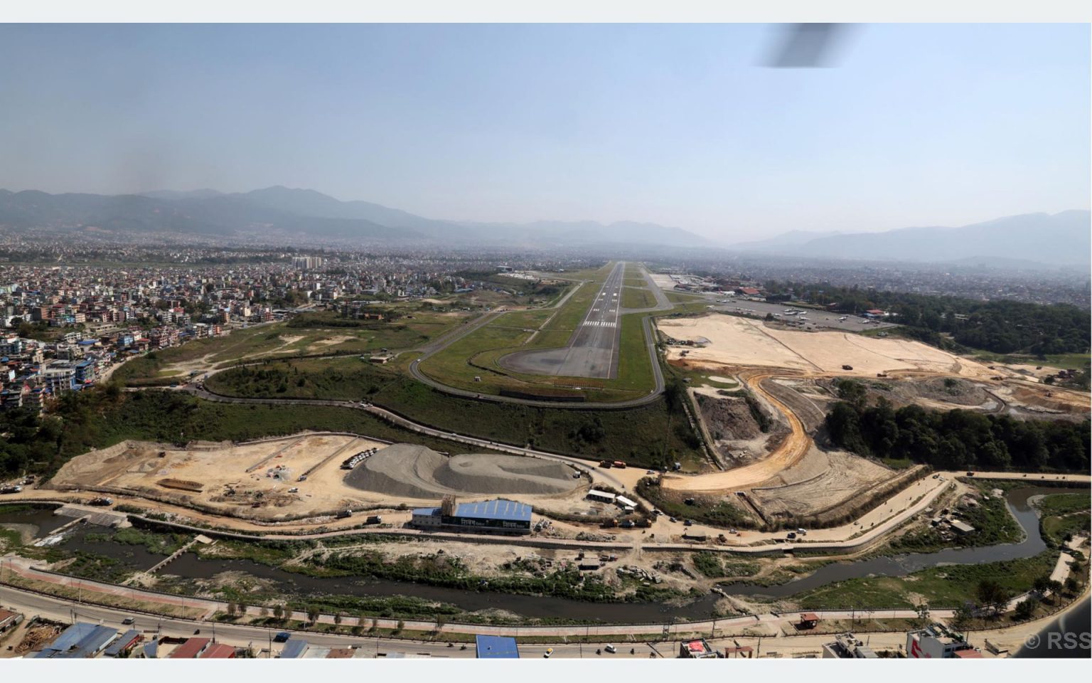 अन्तर्राष्ट्रिय उडानका तीन जहाज डाइभर्ट