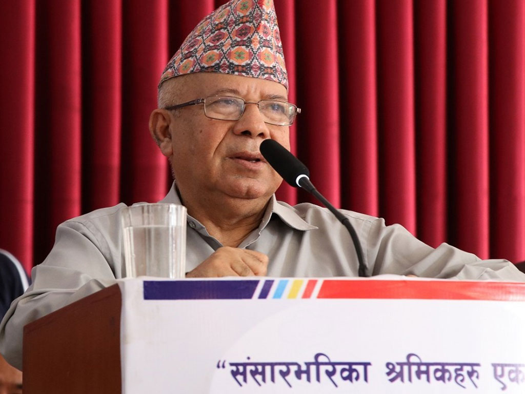 ओलीले सरकार ढालेर देउवालाई प्रधानमन्त्री बनाउने कोसिस गर्दैछन् : माधव नेपाल