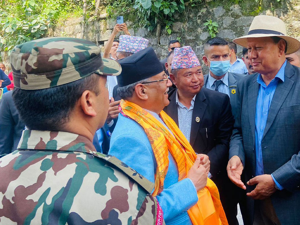 प्रधानमन्त्री दाहाल सिन्धुपाल्चोकमा