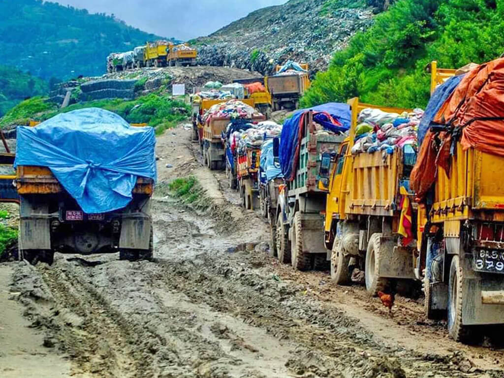 बञ्चरेडाँडामा फोहोर फाल्न स्थानीयद्वारा अवरोध