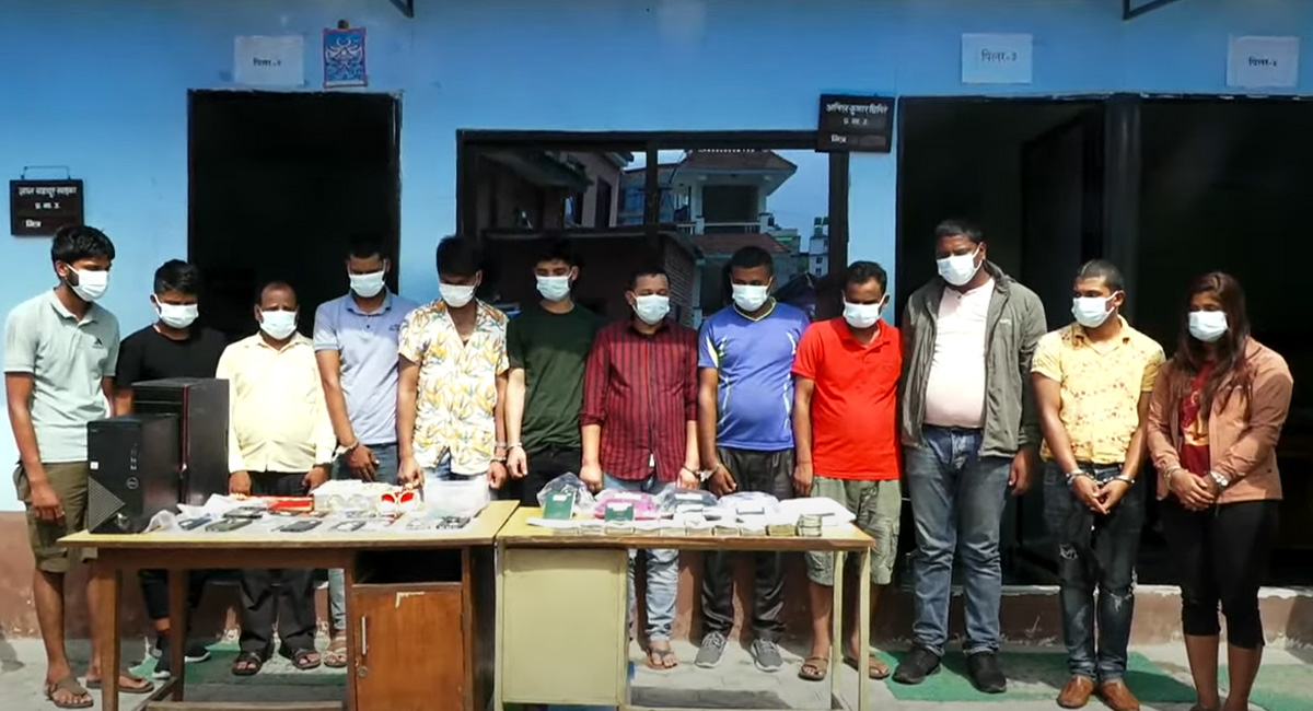 गैरकानुनी रूपमा कतारबाट सुन ल्याउने समूह पक्राउ