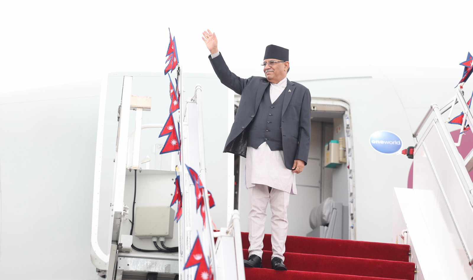 प्रधानमन्त्री प्रचण्ड स्वदेश फर्किए