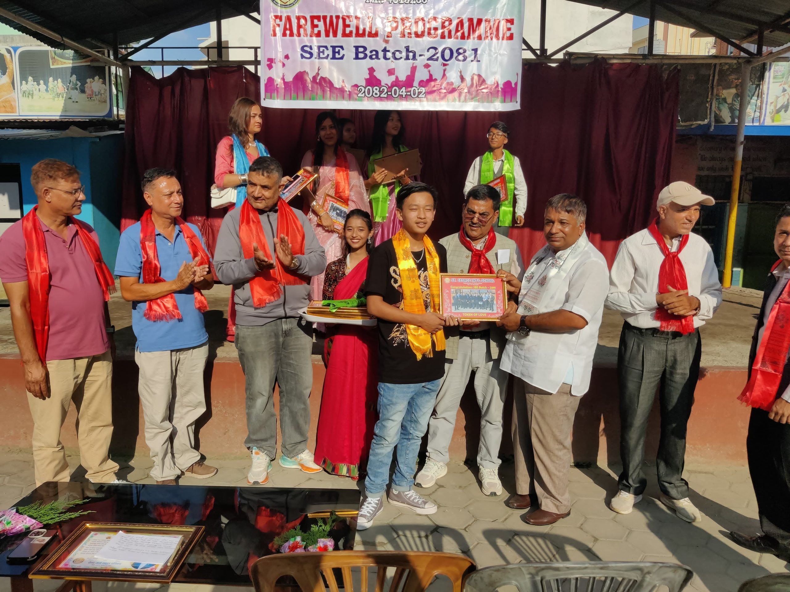 एसईई पास भएका विद्यार्थीलाई सम्मान र विदाई गर्यो बनेपाको हिमालयन डेरीले