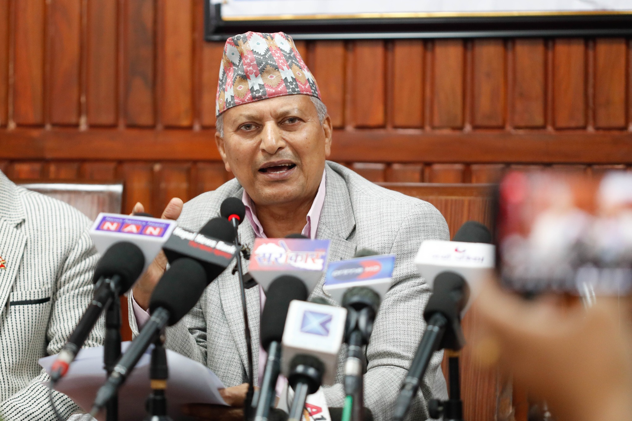 घुसकाण्डको अडियो आफ्नो नभएको मन्त्री अधिकारीको दाबी