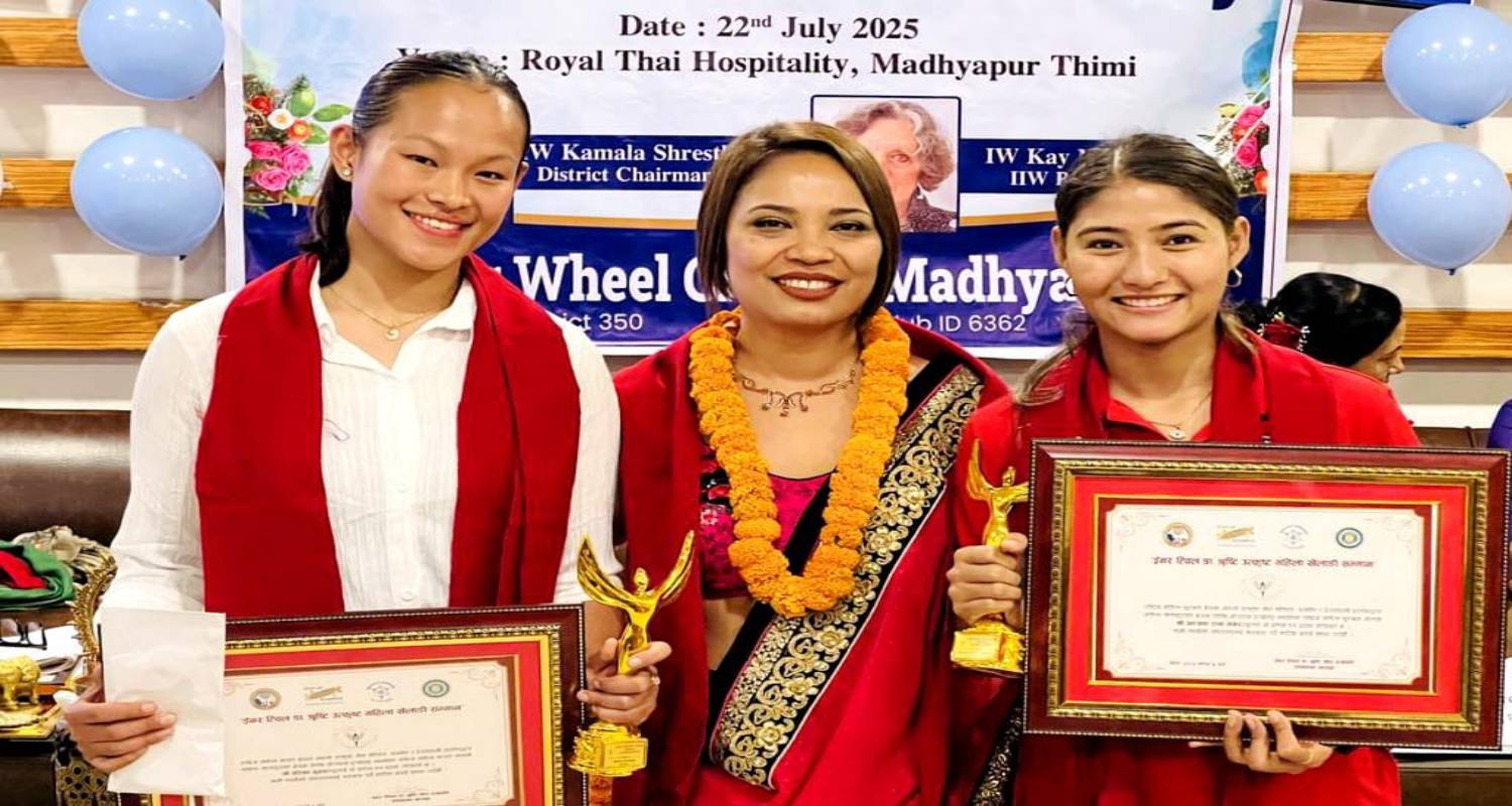 करातेकी एरिका र फुटबलकी अञ्जना भक्तपुरमा सम्मानित
