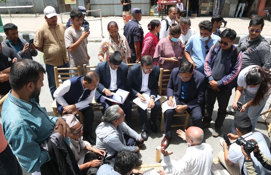 आमरण अनशनरत मेयर भट्टराई र सरकारी टोलीबीच वार्ता