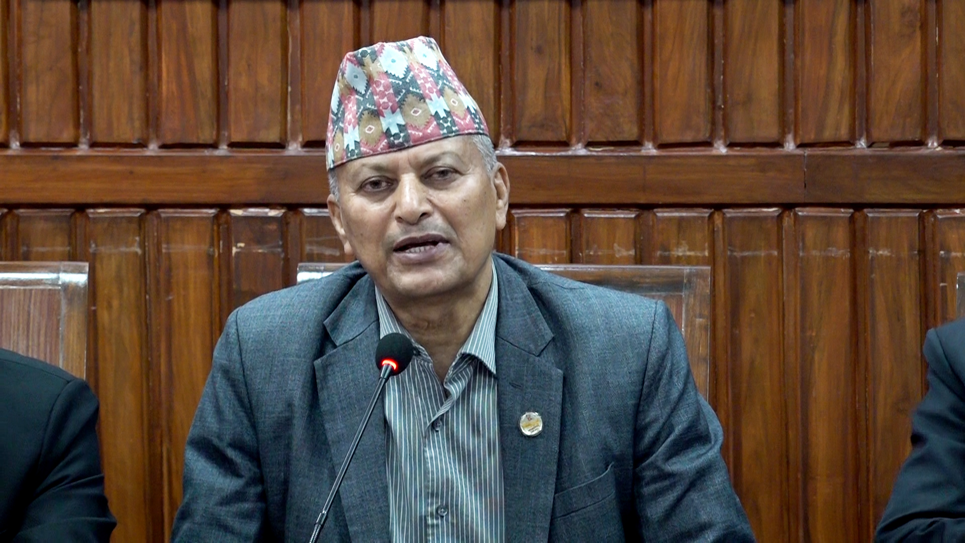 सहकारीमा बचतकर्ता मध्ये ६–७ हजारको रकम फिर्ता भइसक्यो : मन्त्री अधिकारी