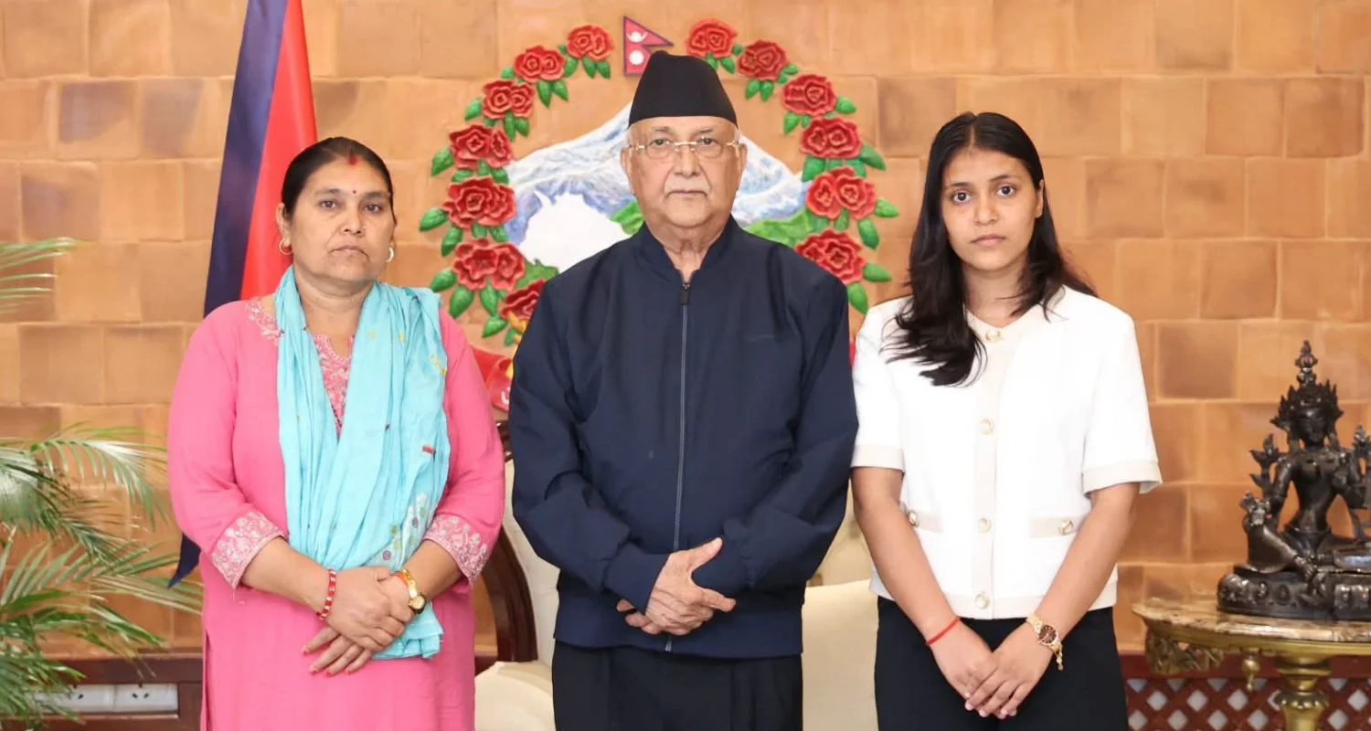 विपिन जोशीकी आमा पद्मा र बहिनी पुष्पा इजरायलबाट फर्केपछि भेटे प्रधानमन्त्रीले