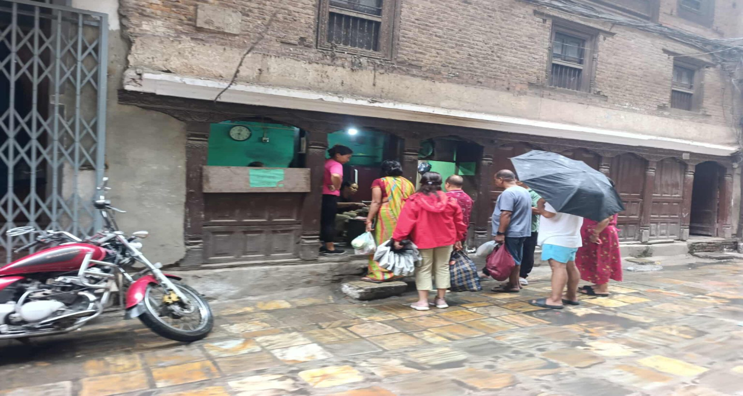 कर्फ्यू खुकुलो भएसँगै काठमाडौंमा किनमेलको भीड, दैनिकी सहज बन्दै