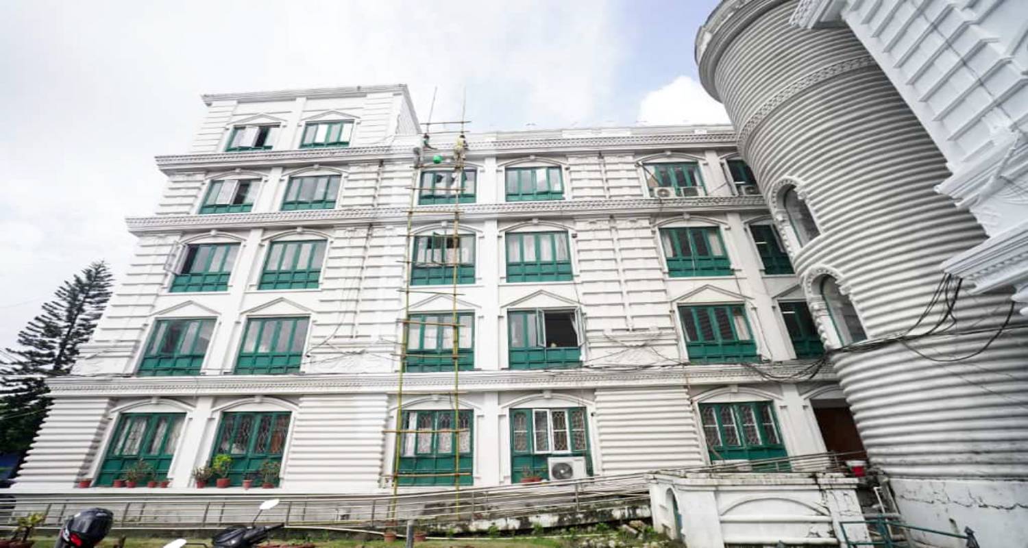 आगलागी भएको अर्थ मन्त्रालयको भवनमा रंगरोगन धमाधम [फोटो फिचर]