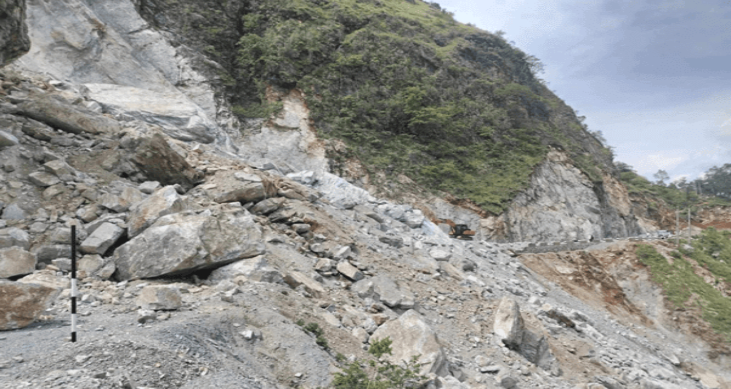 पहिरोले कालीगण्डकी करिडोर अवरुद्ध, यात्रु अलपत्र