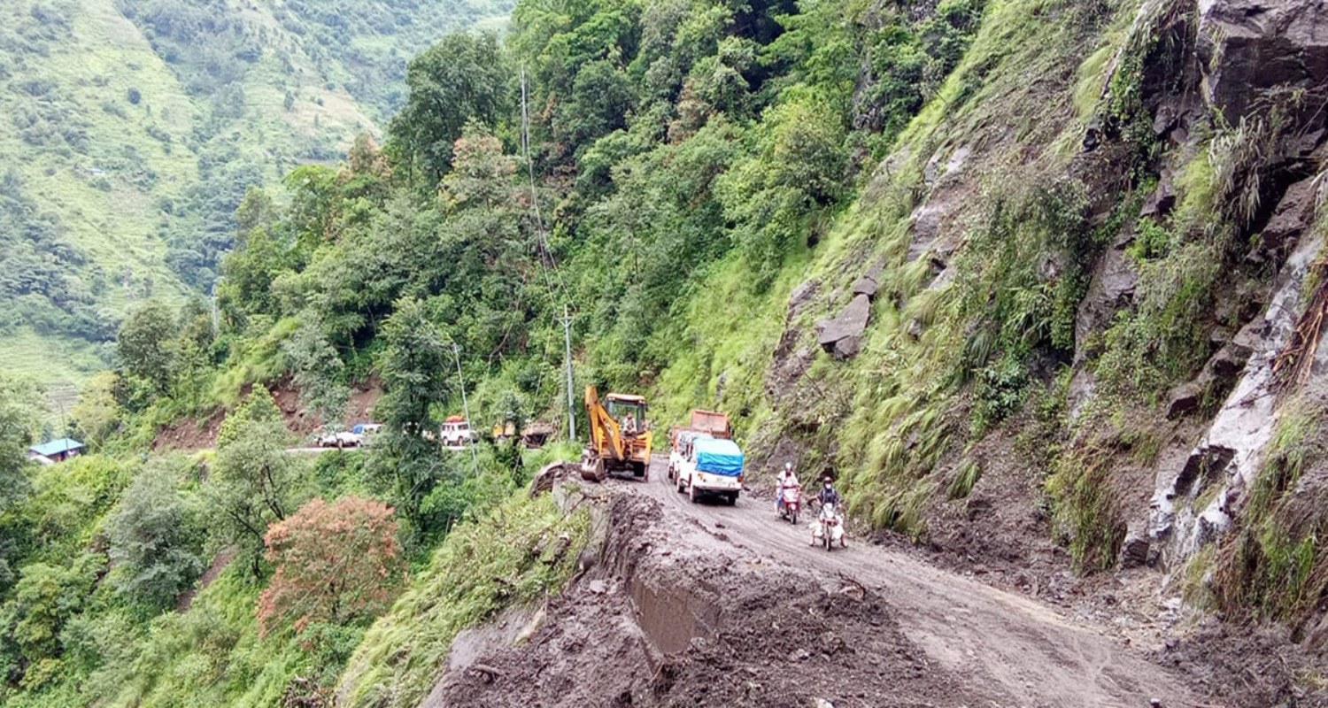 बाढीको जोखिम टर्‍यो, डुम्रे–चामे सडक ३ दिनपछि खुल्यो