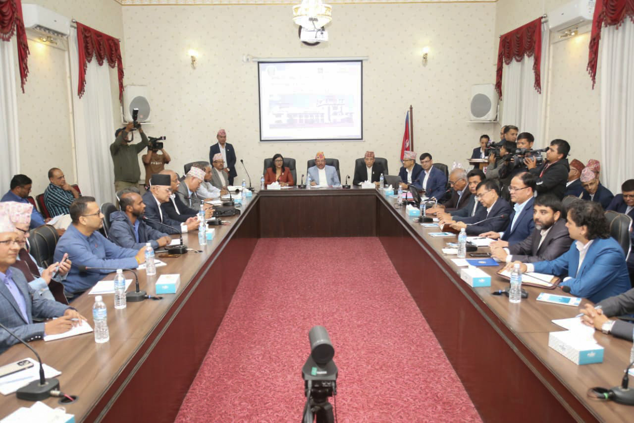 फागुन २१ को चुनावबारे निर्वाचन आयोगमा छलफल