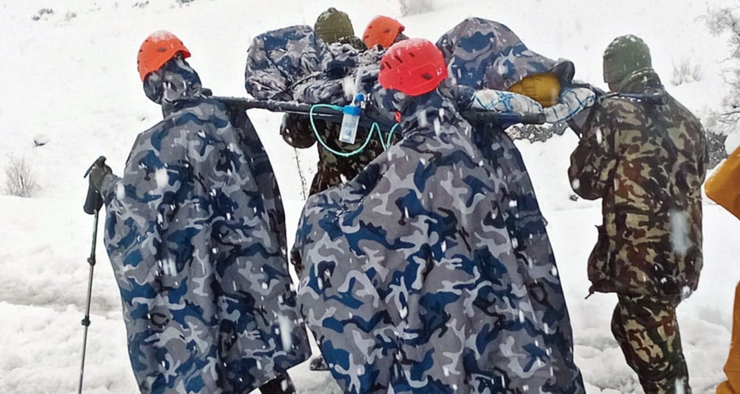 हिउँले थुनिए हिमाली पदमार्ग: हजारौं ट्रेकर होटलमै रोकिन बाध्य