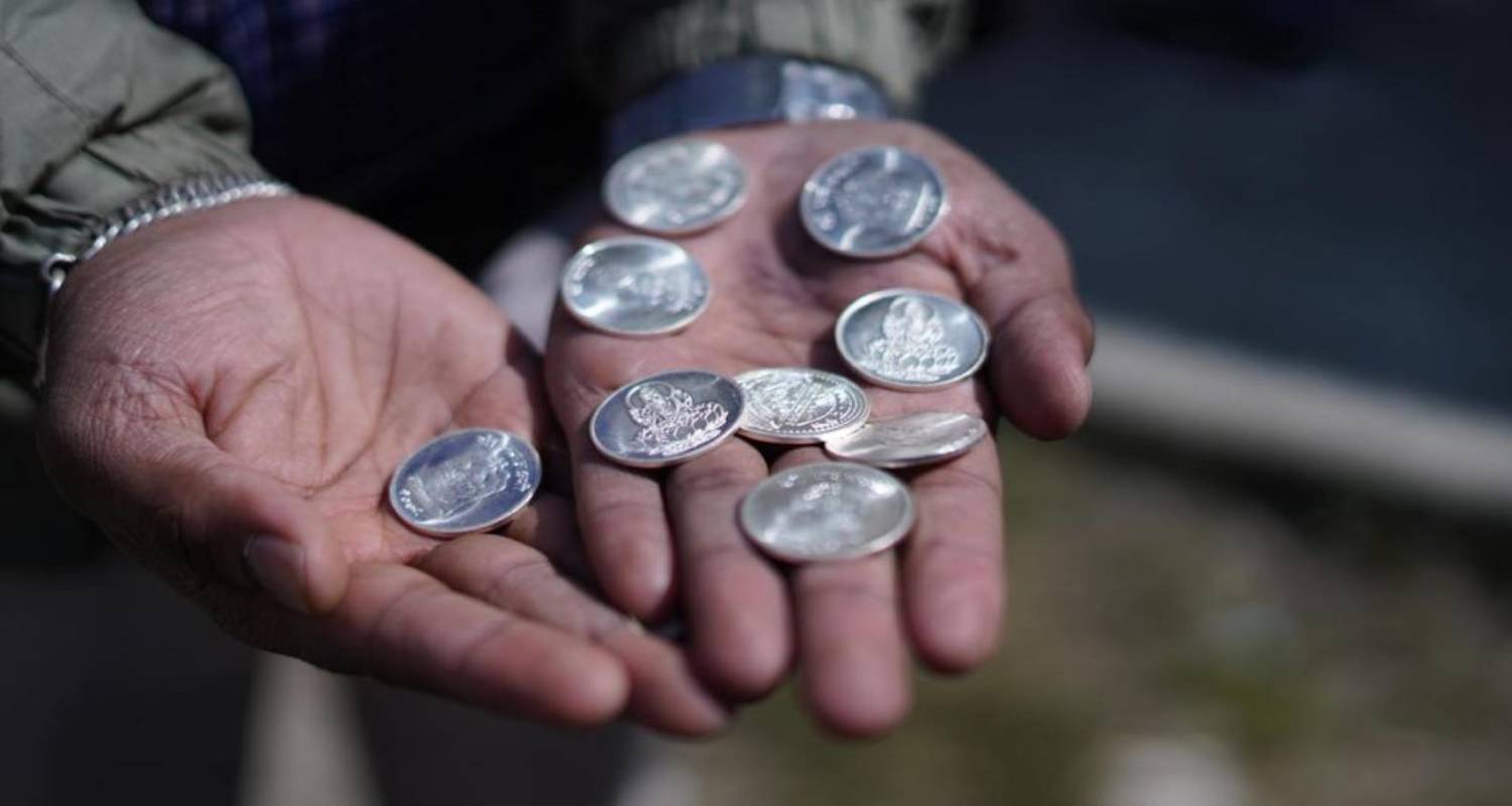 यसपालिको तिहारमा सुनको असर्फी नपाइने, राष्ट्र बैंकले चाँदीका मेडालियन मात्र बेच्ने