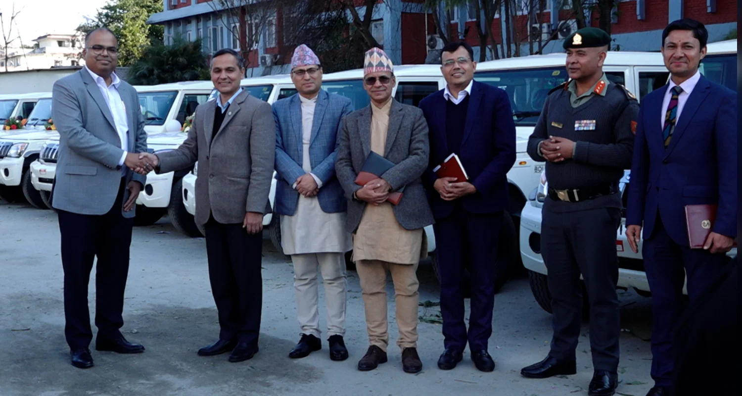 निर्वाचनको लागि भारत सरकारद्वार ६१ वटा गाडी हस्तान्तरण