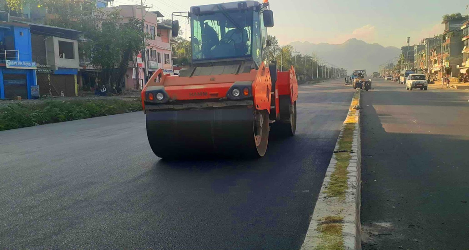 नागढुङ्गा–मलेखु सडकमा कालोपत्रले गति लियो